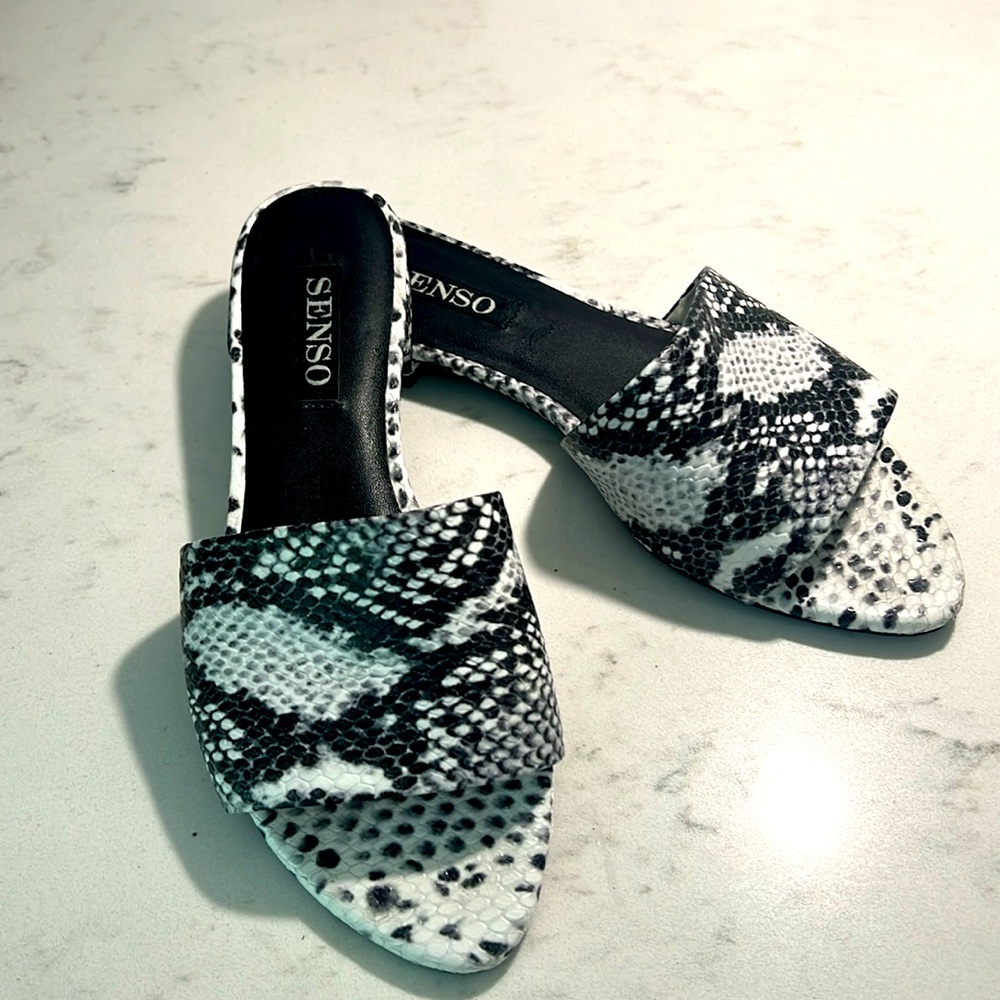 Senso -women’s Zulu II Snake embossed leather slides